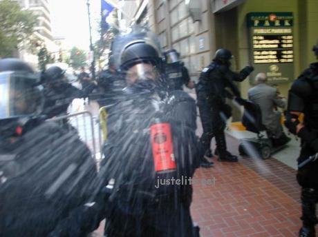 Poze MaxFun.ro » Spray lacrimogen